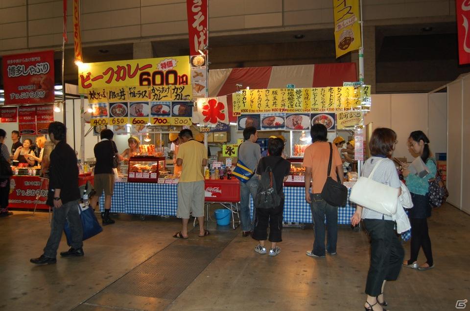 【TGS 2011】定番のカレーやラーメンからスクール水着まで！飲食コーナーレポートの画像2