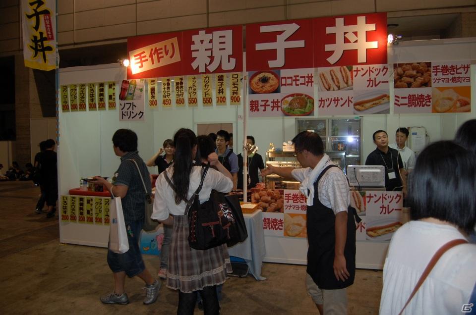 【TGS 2011】定番のカレーやラーメンからスクール水着まで！飲食コーナーレポートの画像3