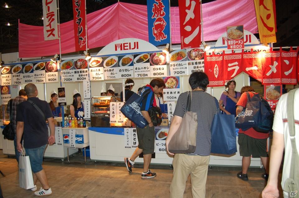 【TGS 2011】定番のカレーやラーメンからスクール水着まで！飲食コーナーレポートの画像8