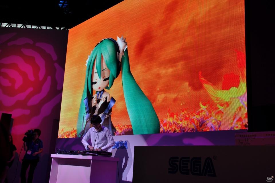 【TGS 2011】ゲストに「sasakure.UK」氏を招いてライヴアクトを繰り広げる！PSP「セブンスドラゴン2020」スペシャルステージにはたくさんのファンが集うの画像55