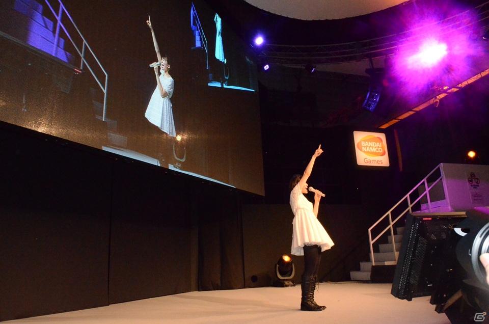 【TGS 2011】中村さん、遠藤さん、中島さん、小西さんが登場！ミニライブも行われた「劇場版マクロスF～サヨナラノツバサ～ Hybrid Pack」ステージレポートの画像21