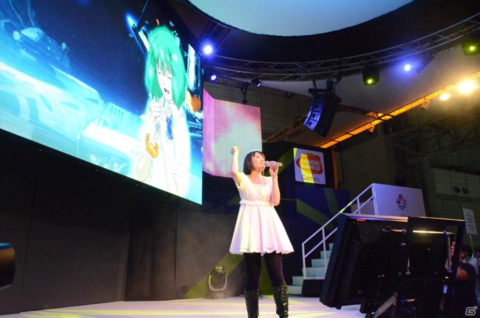 【TGS 2011】中村さん、遠藤さん、中島さん、小西さんが登場！ミニライブも行われた「劇場版マクロスF～サヨナラノツバサ～ Hybrid Pack」ステージレポートの画像24
