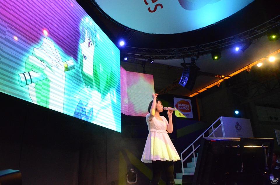 【TGS 2011】中村さん、遠藤さん、中島さん、小西さんが登場！ミニライブも行われた「劇場版マクロスF～サヨナラノツバサ～ Hybrid Pack」ステージレポートの画像25