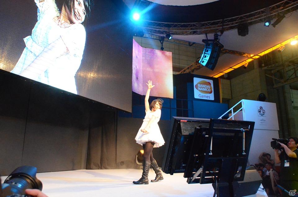 【TGS 2011】中村さん、遠藤さん、中島さん、小西さんが登場！ミニライブも行われた「劇場版マクロスF～サヨナラノツバサ～ Hybrid Pack」ステージレポートの画像28