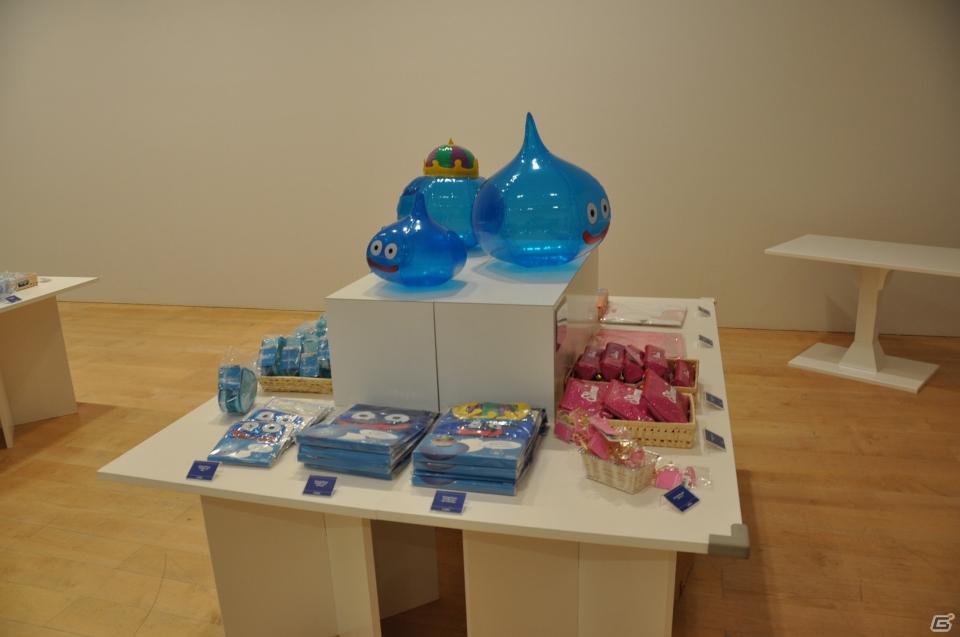 鳥山明氏の原画が約60点展示、サポーターの麒麟と堀井雄二氏が記念ケーキ入刀！「誕生25周年記念 ドラゴンクエスト展」プレス内覧会レポートの画像97