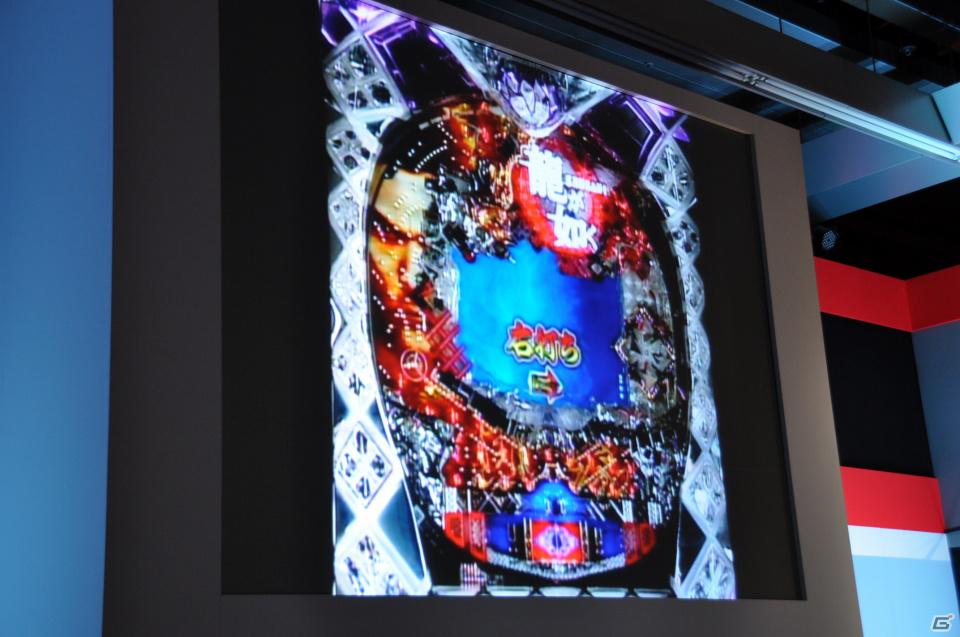 ゲストに名越稔洋氏とZEEBRA氏が登壇、ゲームの世界観を忠実に再現したパチンコ新機種「CR龍が如く 見参！」プレス発表会開催の画像110