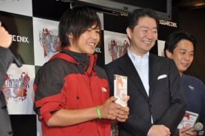 神谷浩史さん、白石涼子さん、梶裕貴さん、花澤香菜さん、南海キャンディーズが朝早くからお祝いに！PSP「ファイナルファンタジー 零式」発売カウントダウンイベント開催の画像76