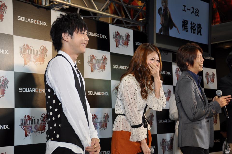 神谷浩史さん、白石涼子さん、梶裕貴さん、花澤香菜さん、南海キャンディーズが朝早くからお祝いに！PSP「ファイナルファンタジー 零式」発売カウントダウンイベント開催の画像25