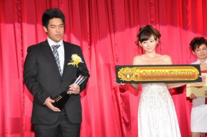 ラストを華々しく飾るスペシャルゲストが登壇！「KONAMI Arcade Championship 2011 グランドフィナーレ ～授賞祝賀会～」イベントレポートの画像15