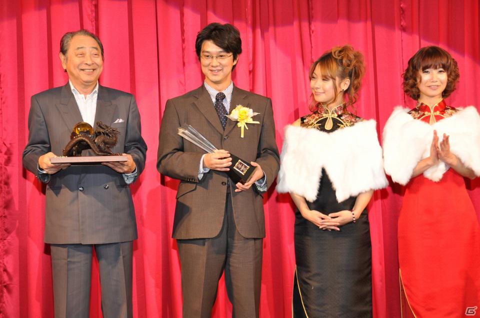 ラストを華々しく飾るスペシャルゲストが登壇！「KONAMI Arcade Championship 2011 グランドフィナーレ ～授賞祝賀会～」イベントレポートの画像103