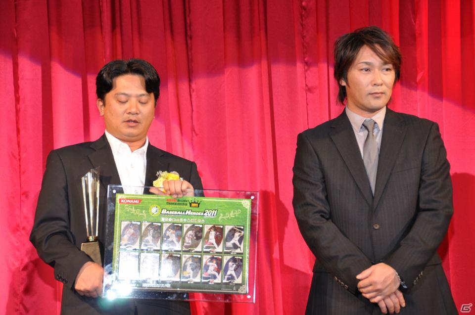 ラストを華々しく飾るスペシャルゲストが登壇！「KONAMI Arcade Championship 2011 グランドフィナーレ ～授賞祝賀会～」イベントレポートの画像121