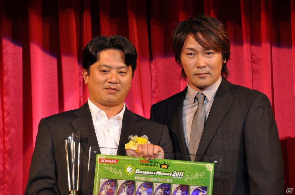 ラストを華々しく飾るスペシャルゲストが登壇！「KONAMI Arcade Championship 2011 グランドフィナーレ ～授賞祝賀会～」イベントレポートの画像124