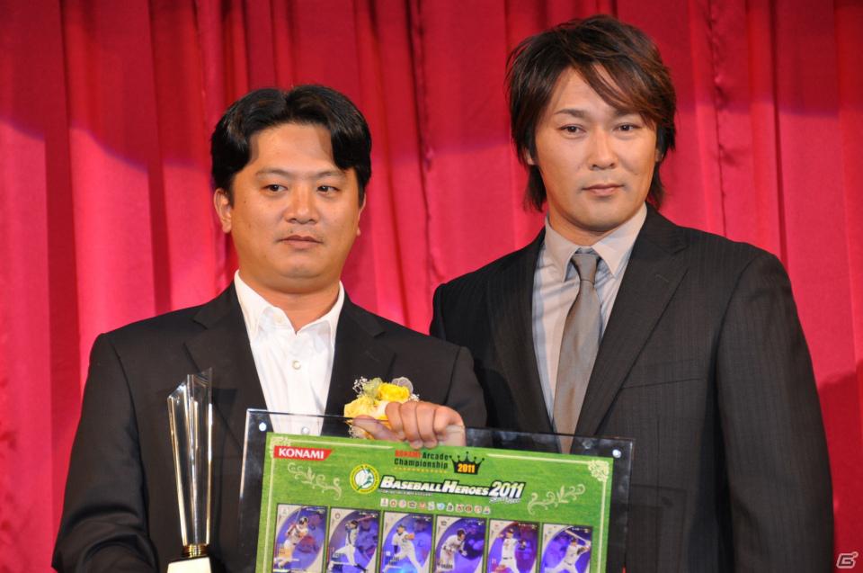 ラストを華々しく飾るスペシャルゲストが登壇！「KONAMI Arcade Championship 2011 グランドフィナーレ ～授賞祝賀会～」イベントレポートの画像125