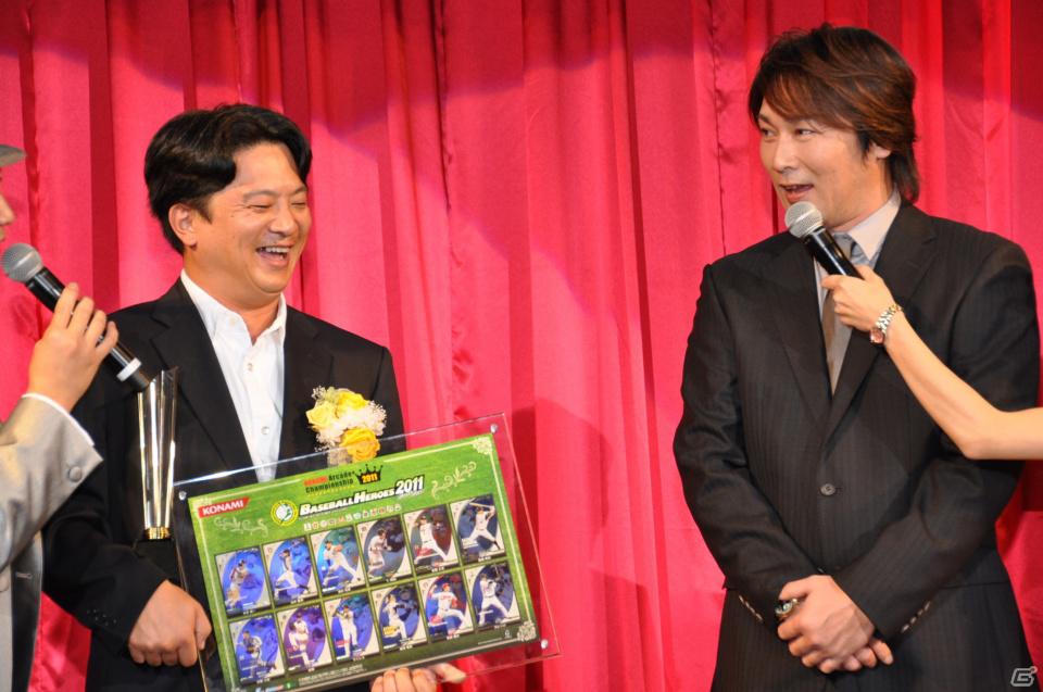 ラストを華々しく飾るスペシャルゲストが登壇！「KONAMI Arcade Championship 2011 グランドフィナーレ ～授賞祝賀会～」イベントレポートの画像132