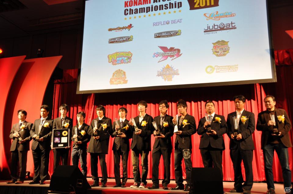ラストを華々しく飾るスペシャルゲストが登壇！「KONAMI Arcade Championship 2011 グランドフィナーレ ～授賞祝賀会～」イベントレポートの画像136