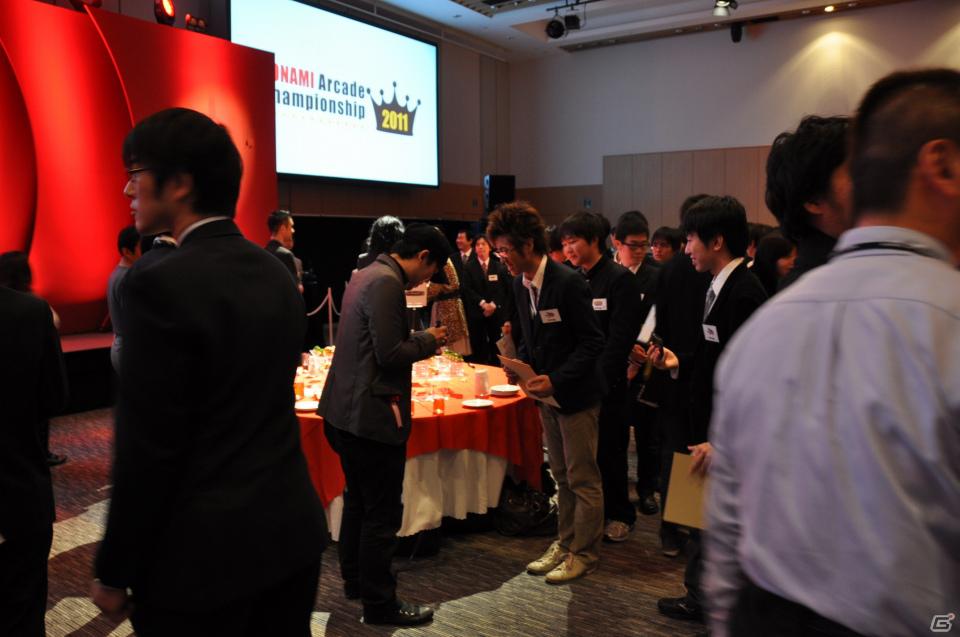 ラストを華々しく飾るスペシャルゲストが登壇！「KONAMI Arcade Championship 2011 グランドフィナーレ ～授賞祝賀会～」イベントレポートの画像140
