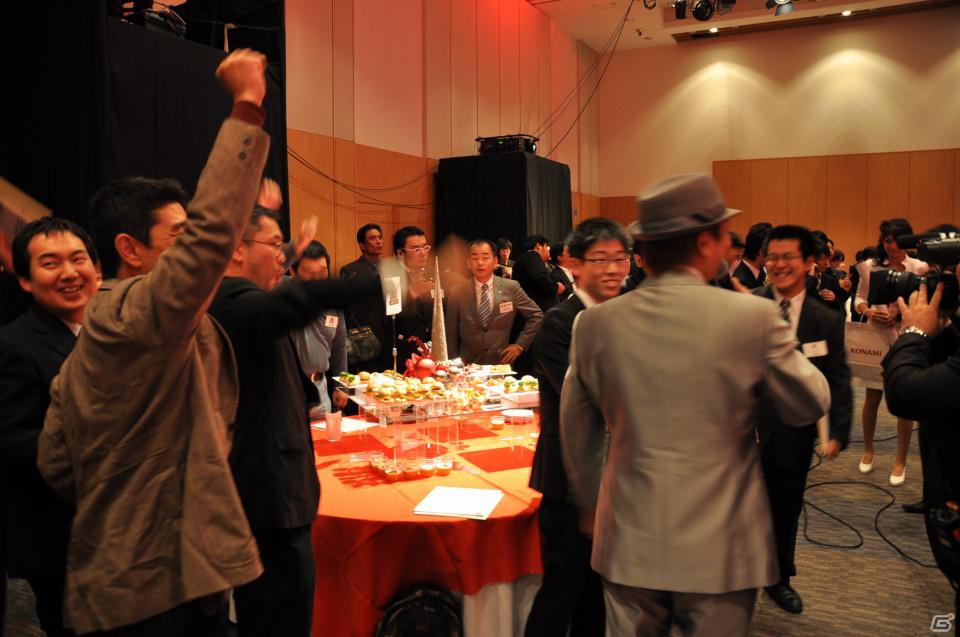 ラストを華々しく飾るスペシャルゲストが登壇！「KONAMI Arcade Championship 2011 グランドフィナーレ ～授賞祝賀会～」イベントレポートの画像176
