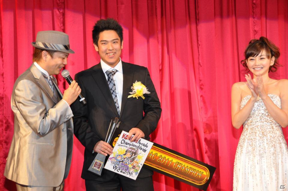 ラストを華々しく飾るスペシャルゲストが登壇！「KONAMI Arcade Championship 2011 グランドフィナーレ ～授賞祝賀会～」イベントレポートの画像18