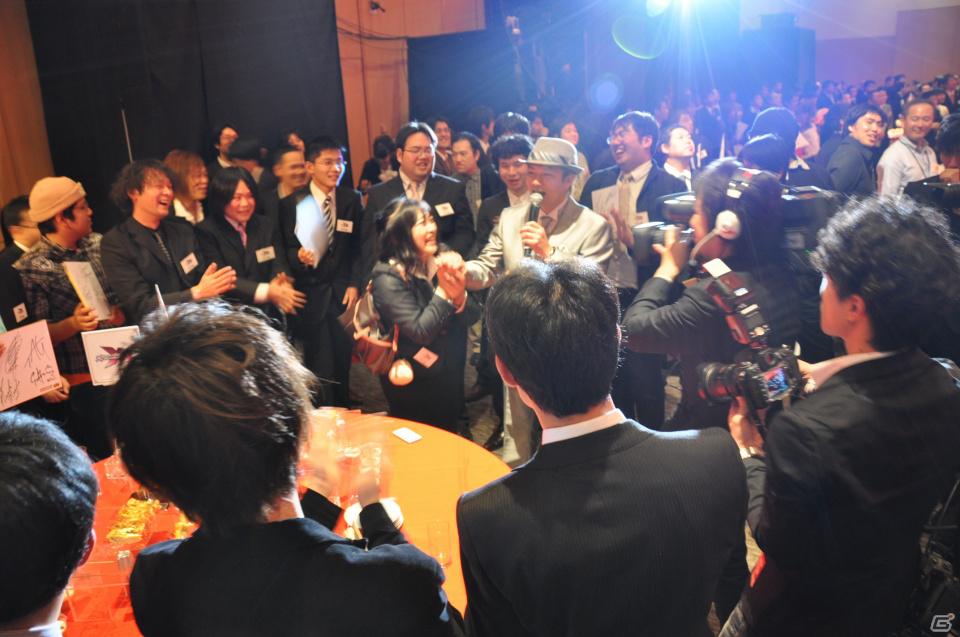 ラストを華々しく飾るスペシャルゲストが登壇！「KONAMI Arcade Championship 2011 グランドフィナーレ ～授賞祝賀会～」イベントレポートの画像193