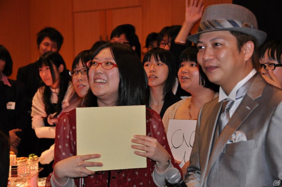 ラストを華々しく飾るスペシャルゲストが登壇！「KONAMI Arcade Championship 2011 グランドフィナーレ ～授賞祝賀会～」イベントレポートの画像197
