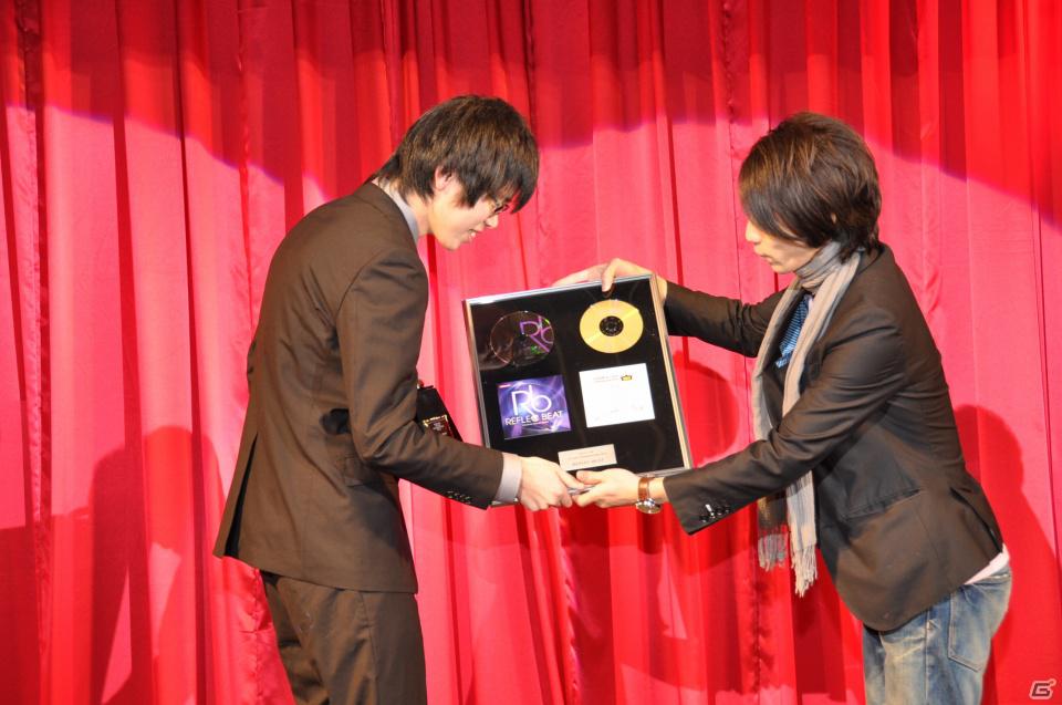 ラストを華々しく飾るスペシャルゲストが登壇！「KONAMI Arcade Championship 2011 グランドフィナーレ ～授賞祝賀会～」イベントレポートの画像26
