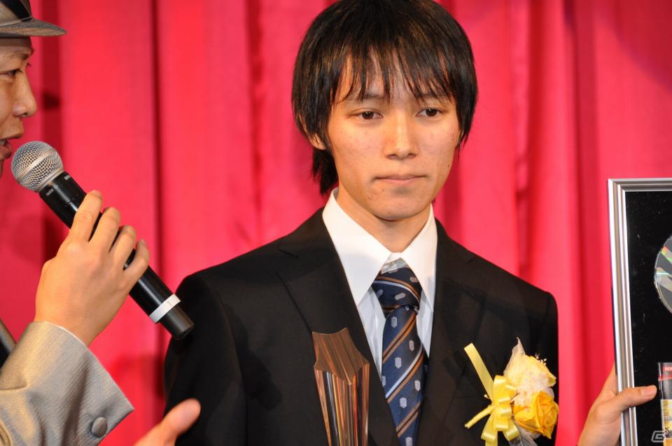 ラストを華々しく飾るスペシャルゲストが登壇！「KONAMI Arcade Championship 2011 グランドフィナーレ ～授賞祝賀会～」イベントレポートの画像42