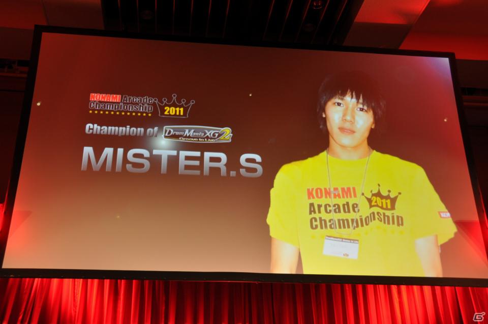 ラストを華々しく飾るスペシャルゲストが登壇！「KONAMI Arcade Championship 2011 グランドフィナーレ ～授賞祝賀会～」イベントレポートの画像44