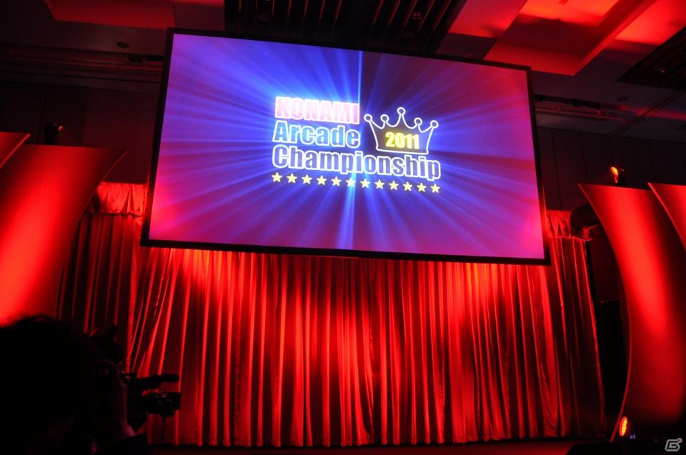 ラストを華々しく飾るスペシャルゲストが登壇！「KONAMI Arcade Championship 2011 グランドフィナーレ ～授賞祝賀会～」イベントレポートの画像5