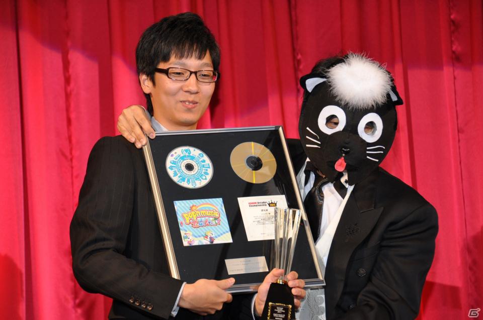 ラストを華々しく飾るスペシャルゲストが登壇！「KONAMI Arcade Championship 2011 グランドフィナーレ ～授賞祝賀会～」イベントレポートの画像67