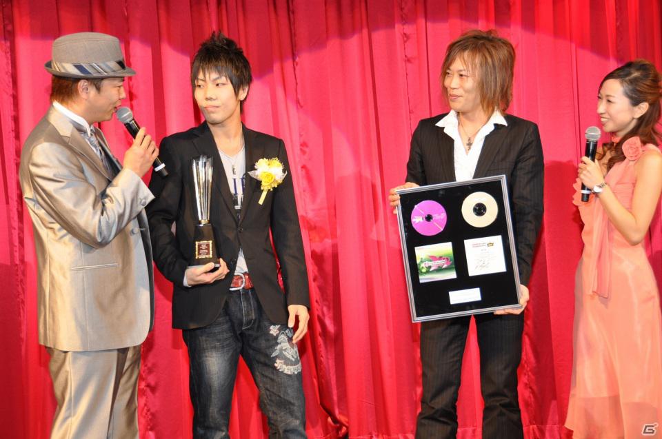 ラストを華々しく飾るスペシャルゲストが登壇！「KONAMI Arcade Championship 2011 グランドフィナーレ ～授賞祝賀会～」イベントレポートの画像78
