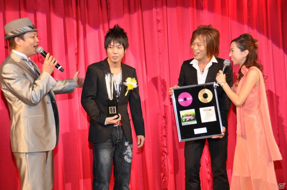 ラストを華々しく飾るスペシャルゲストが登壇！「KONAMI Arcade Championship 2011 グランドフィナーレ ～授賞祝賀会～」イベントレポートの画像81