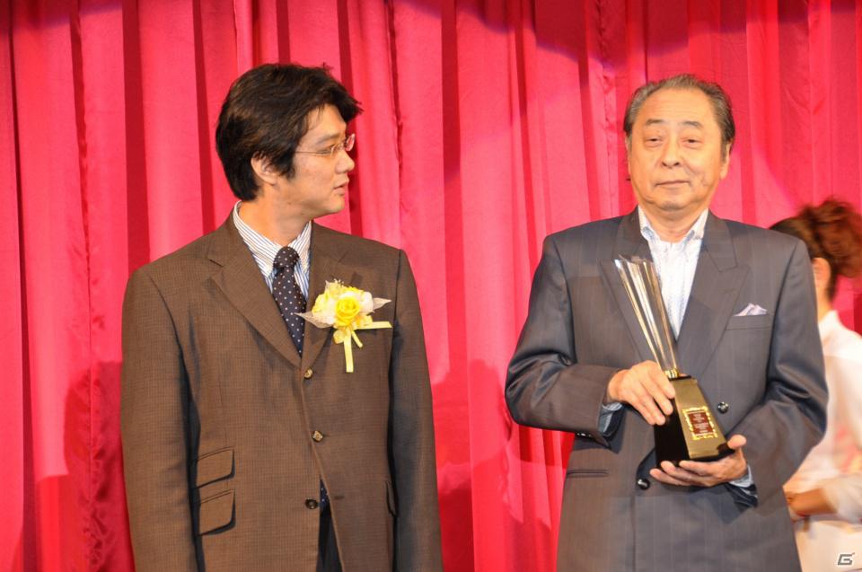ラストを華々しく飾るスペシャルゲストが登壇！「KONAMI Arcade Championship 2011 グランドフィナーレ ～授賞祝賀会～」イベントレポートの画像97