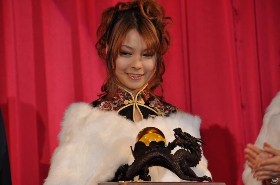 ラストを華々しく飾るスペシャルゲストが登壇！「KONAMI Arcade Championship 2011 グランドフィナーレ ～授賞祝賀会～」イベントレポートの画像99
