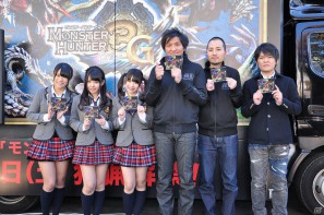 スリムクラブやNMBの福本 愛菜さん、山田 菜々さん、小笠原 茉由さんが登場した「モンスターハンター3（トライ）G」発売記念イベントレポートの画像14