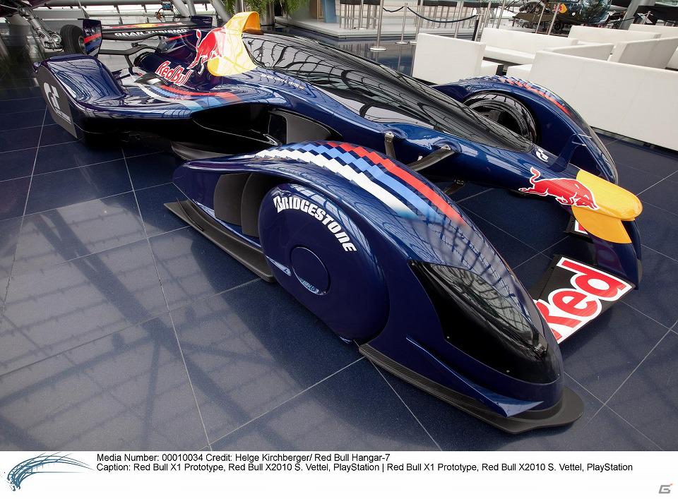 PS3「グランツーリスモ5」レッドブル X2010の1/1スケールモデル日本初上陸！東京オートサロン、福岡モーターショーに出展の画像6