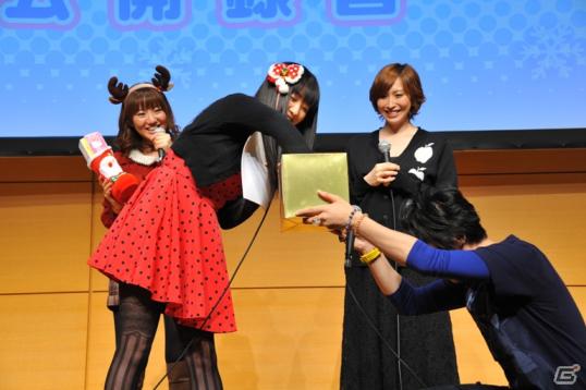 紳士淑女が選ぶ絢辻さん＆梨穂子の名場面が決定！azusaさんのミニライブも行われた「良子と佳奈のアマガミ カミングスウィート！」第3回公開録音の模様をお届け！の画像36