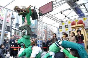 渋谷に巨大モンスダス＆人間ドラゴンが出没！？「ドラゴンコレクション」降臨ステージをレポートの画像20
