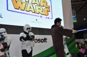 【台北国際ゲームショウ 2012】Microsoft Xbox 360イベントブースで「Kinectスター・ウォーズ」の世界からルークやストームトルーパーが登場！？Kinectタイトルを全力で遊びまくる来場者もの画像5