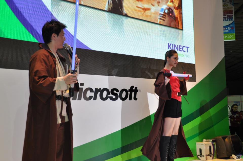 【台北国際ゲームショウ 2012】Microsoft Xbox 360イベントブースで「Kinectスター・ウォーズ」の世界からルークやストームトルーパーが登場！？Kinectタイトルを全力で遊びまくる来場者もの画像13