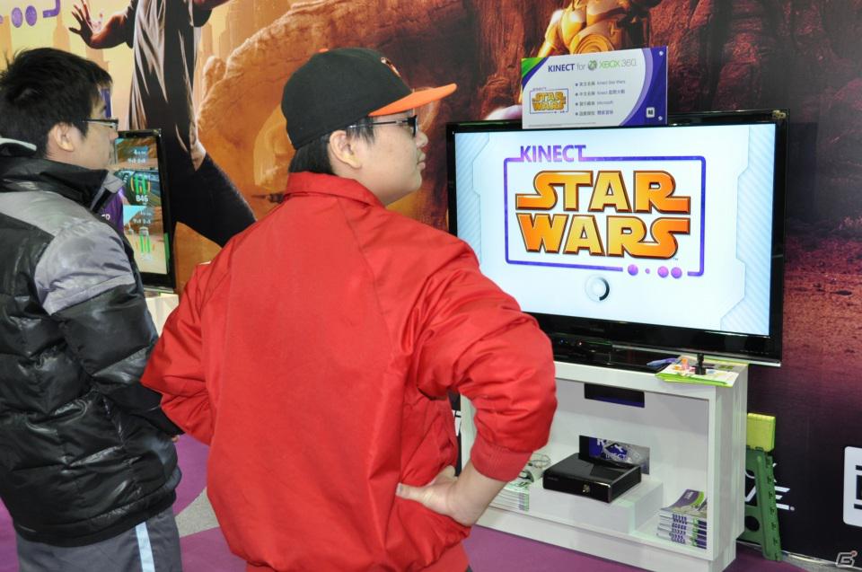 【台北国際ゲームショウ 2012】Microsoft Xbox 360イベントブースで「Kinectスター・ウォーズ」の世界からルークやストームトルーパーが登場！？Kinectタイトルを全力で遊びまくる来場者もの画像24