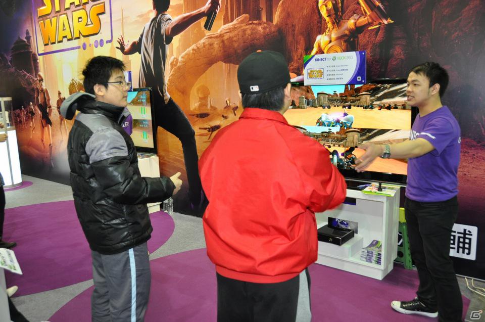 【台北国際ゲームショウ 2012】Microsoft Xbox 360イベントブースで「Kinectスター・ウォーズ」の世界からルークやストームトルーパーが登場！？Kinectタイトルを全力で遊びまくる来場者もの画像25
