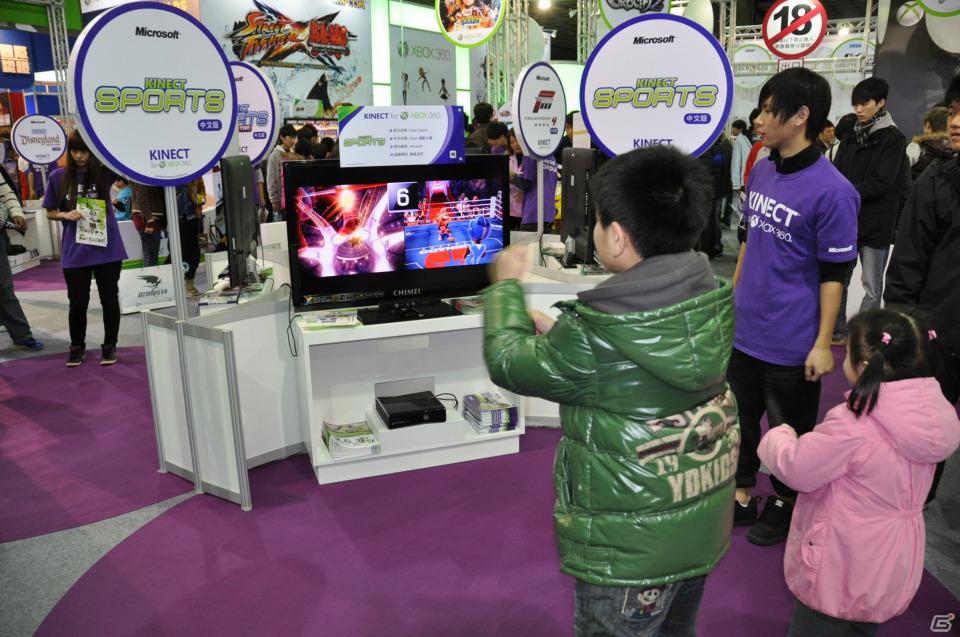 【台北国際ゲームショウ 2012】Microsoft Xbox 360イベントブースで「Kinectスター・ウォーズ」の世界からルークやストームトルーパーが登場！？Kinectタイトルを全力で遊びまくる来場者もの画像26