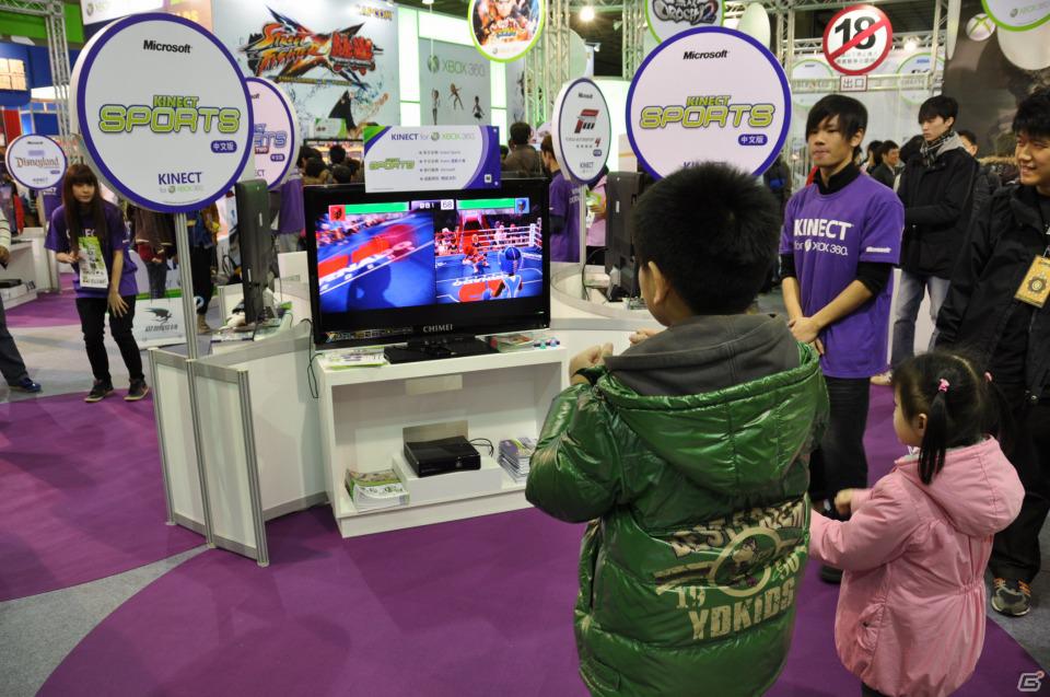【台北国際ゲームショウ 2012】Microsoft Xbox 360イベントブースで「Kinectスター・ウォーズ」の世界からルークやストームトルーパーが登場！？Kinectタイトルを全力で遊びまくる来場者もの画像27