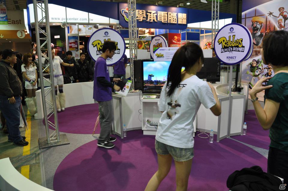 【台北国際ゲームショウ 2012】Microsoft Xbox 360イベントブースで「Kinectスター・ウォーズ」の世界からルークやストームトルーパーが登場！？Kinectタイトルを全力で遊びまくる来場者もの画像30