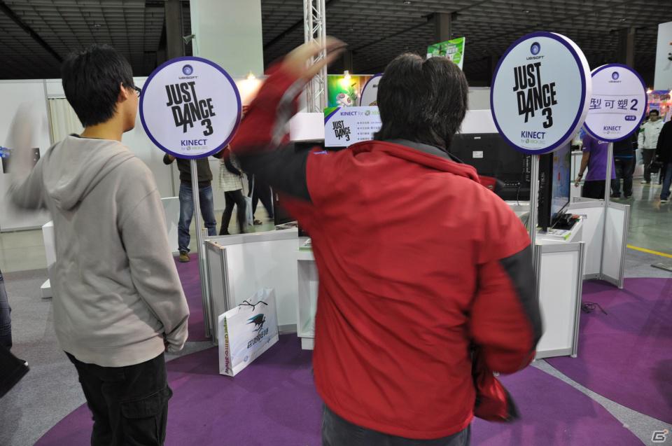 【台北国際ゲームショウ 2012】Microsoft Xbox 360イベントブースで「Kinectスター・ウォーズ」の世界からルークやストームトルーパーが登場！？Kinectタイトルを全力で遊びまくる来場者もの画像46