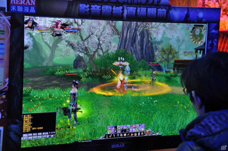 【台北国際ゲームショウ 2012】「九剣」「古龍争覇」など主流はやはり武侠型MMORPG、痛快なSF横スクロールアクション「藍星戦記」も人気！オンラインゲームブースレポートその1の画像16