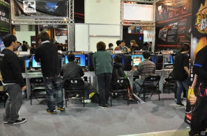 【台北国際ゲームショウ 2012】マウスやキーボードなどもしっかり試遊！ゲーミングデバイスメーカーブースはどこも混雑、その場で購入していくゲーマーもの画像22