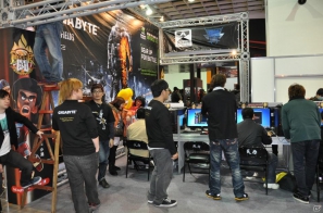 【台北国際ゲームショウ 2012】マウスやキーボードなどもしっかり試遊！ゲーミングデバイスメーカーブースはどこも混雑、その場で購入していくゲーマーもの画像23