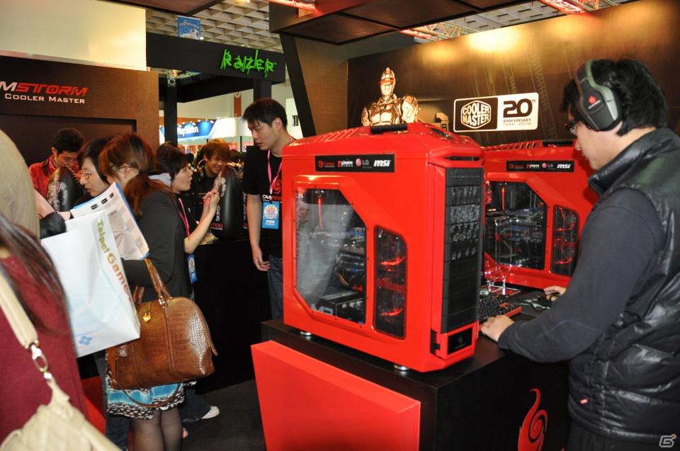 【台北国際ゲームショウ 2012】マウスやキーボードなどもしっかり試遊！ゲーミングデバイスメーカーブースはどこも混雑、その場で購入していくゲーマーもの画像19