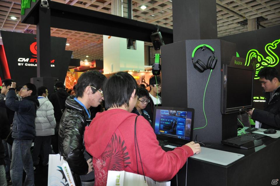 【台北国際ゲームショウ 2012】マウスやキーボードなどもしっかり試遊！ゲーミングデバイスメーカーブースはどこも混雑、その場で購入していくゲーマーもの画像3